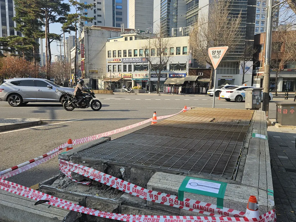 버스충돌 사고로 파손된 대리석 통석