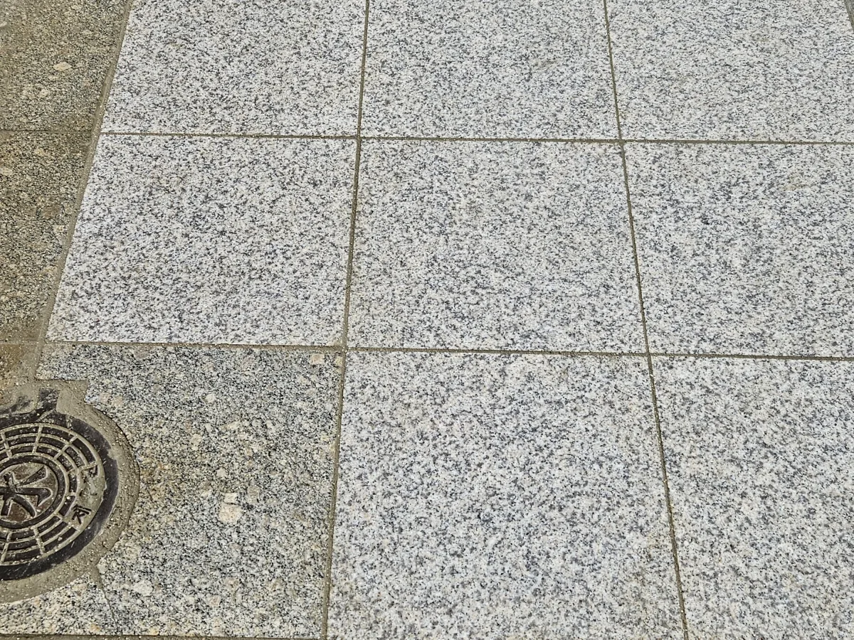 전면 철거재시공 완료된 바닥대리석